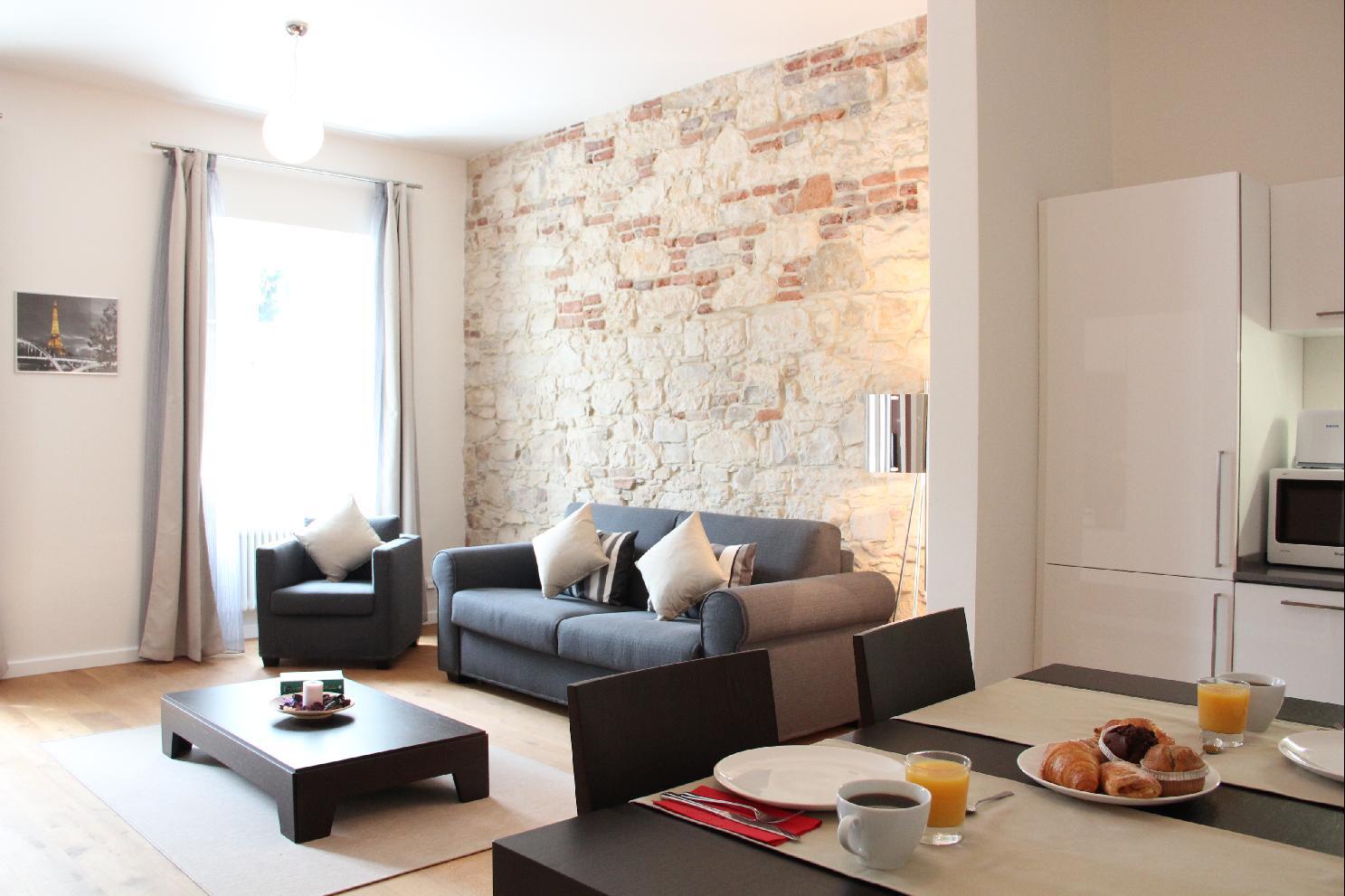 River Apartment *